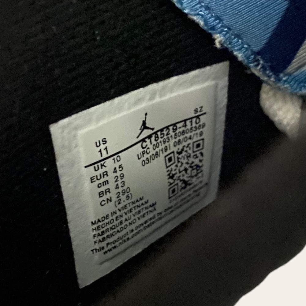 Sneakers - Picture 7 of 7